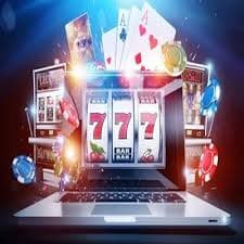 Live Casino Baccarat ကတ်ဂိမ်း dealer နှင့် ကစားနေသောပုံ